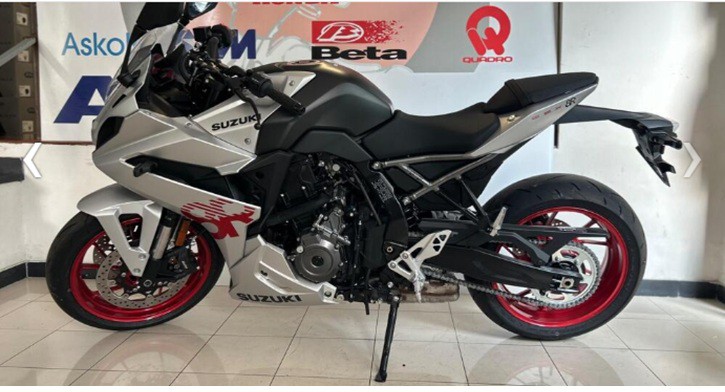 SUZUKI GSX8R